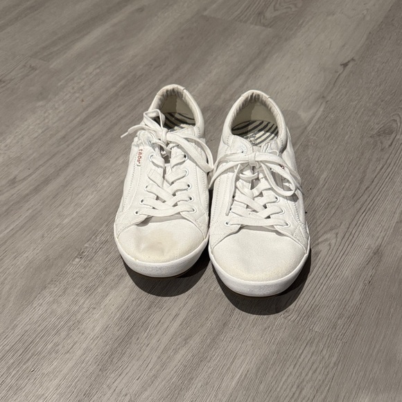 Taos Footwear Off-White Canvas Lace-Ups - Picture 1 of 6